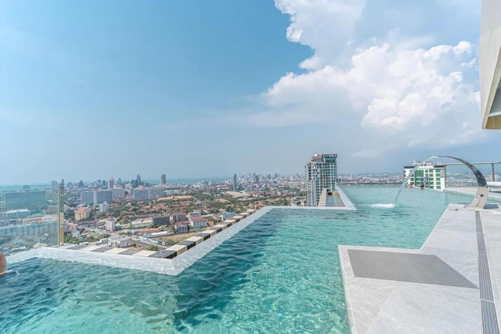 Sea View 5 Star Facilities Luxury At Pattaya Apartment